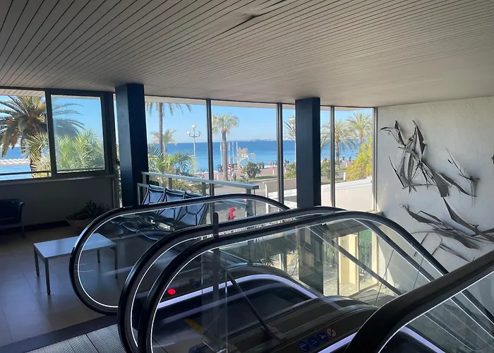With Terrace & Rooftop Pool In Promenade Des Nice
