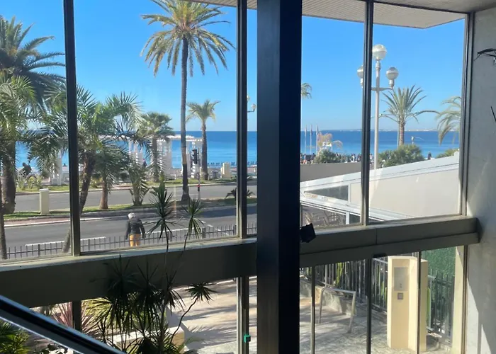 With Terrace & Rooftop Pool In Promenade Des Penzion