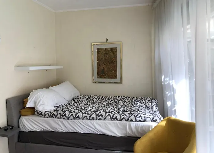 Penzion With Terrace & Rooftop Pool In Promenade Des Nice