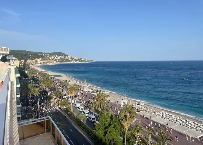 With Terrace & Rooftop Pool In Promenade Des Nice
