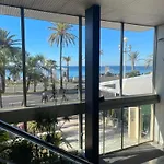 With Terrace & Rooftop Pool In Promenade Des ゲストハウス