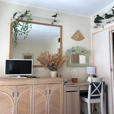Pensionat With Terrace & Rooftop Pool In Promenade Des Nice