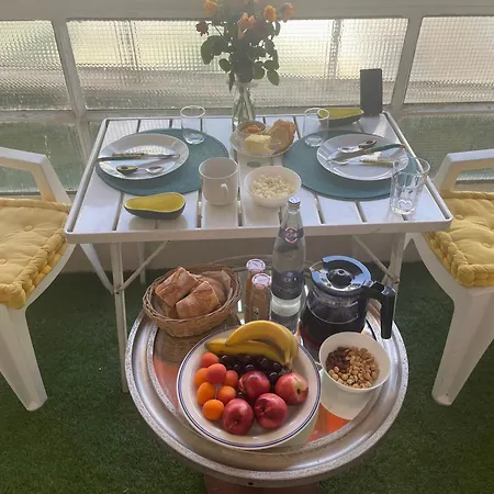 Pensionat With Terrace & Rooftop Pool In Promenade Des Nice