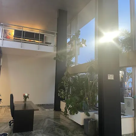 Konukevi With Terrace & Rooftop Pool In Promenade Des 3*